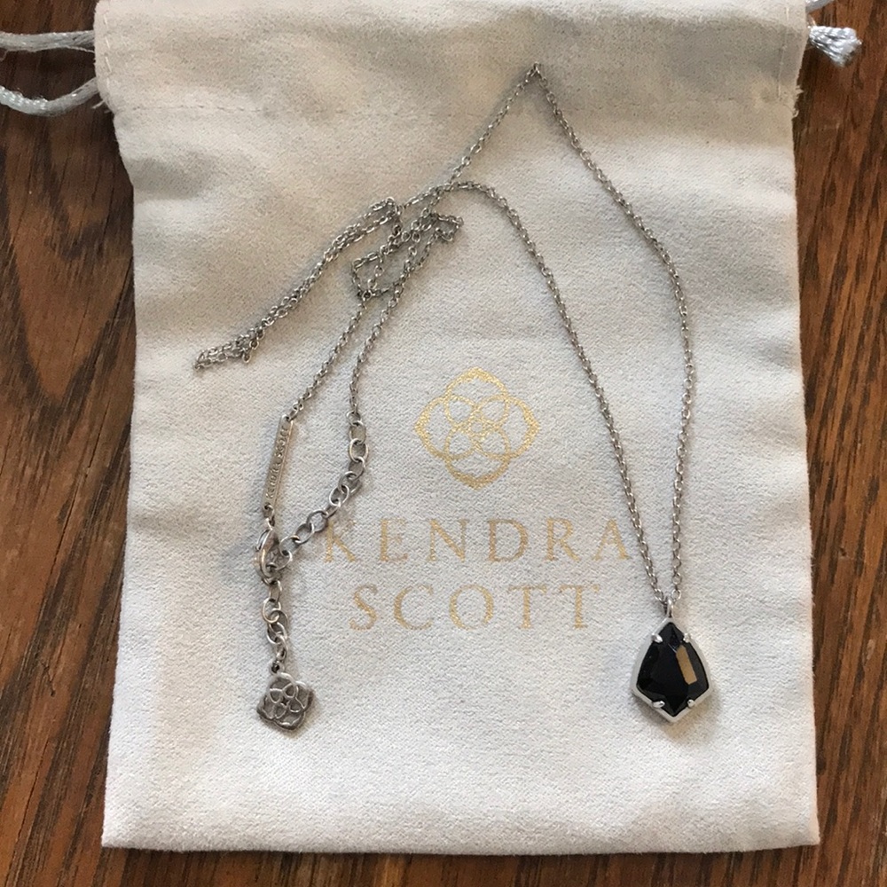 Kendra Scott necklace